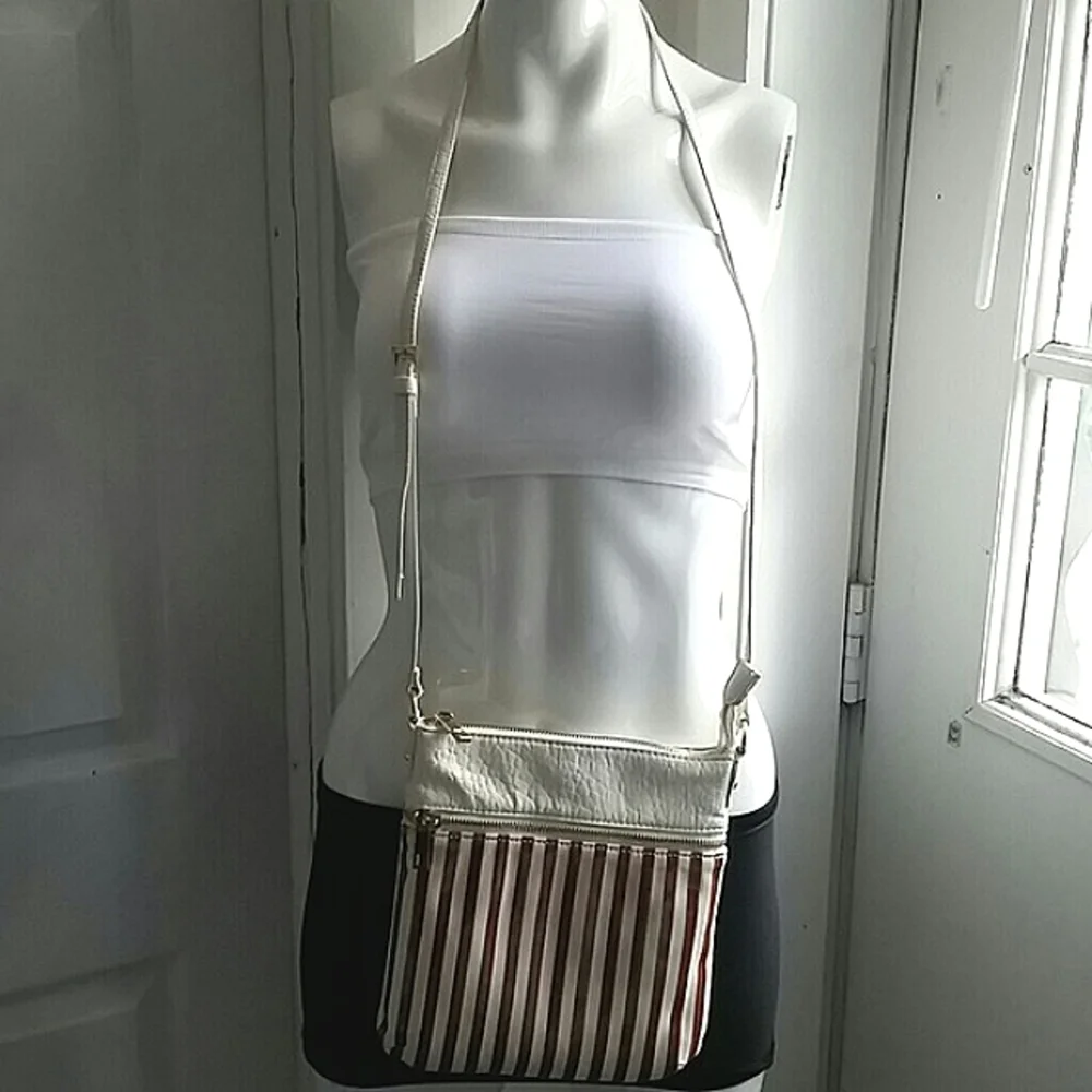 Crossbody - Picture 2 of 4